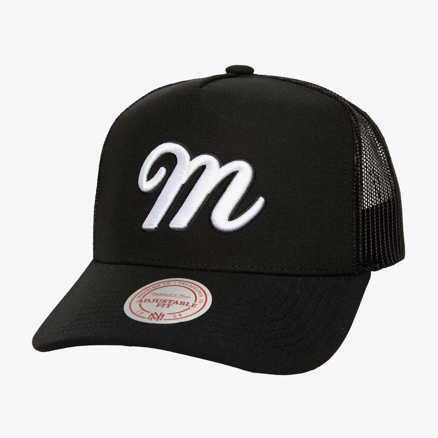 bejsbolka-mitchell-ness-black-classic-m-trucker-snapback-hat