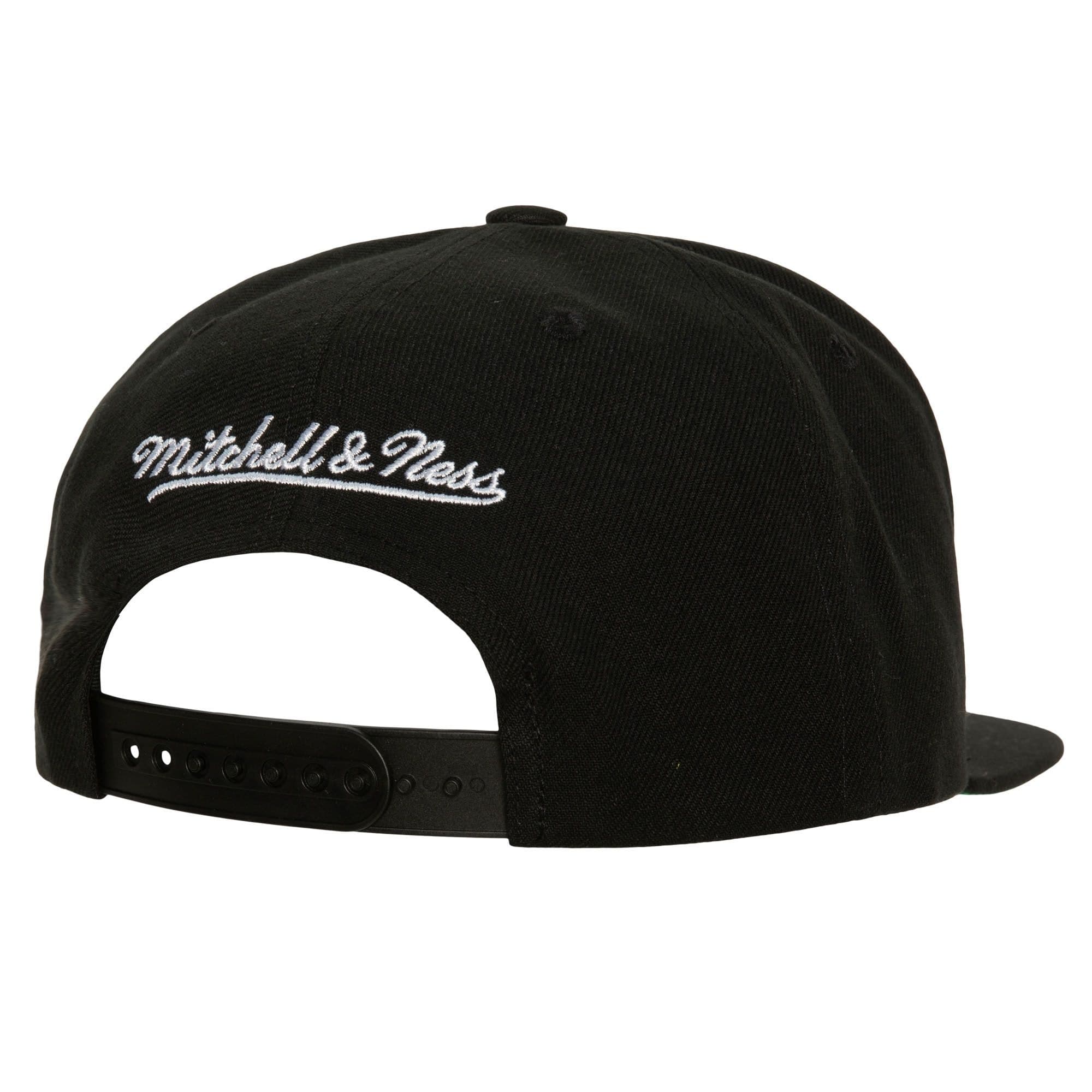 Бейсболка Mitchell & Ness Champ Stack Snapback HWC Philadelphia 76ers