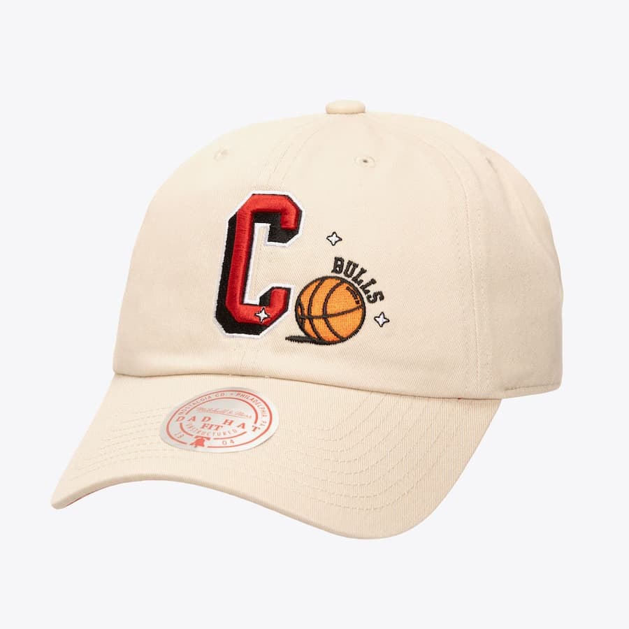 bejsbolka-mitchell-ness-cream-chicago-bulls-hardwood-classics-sswagger-adjustable-hat