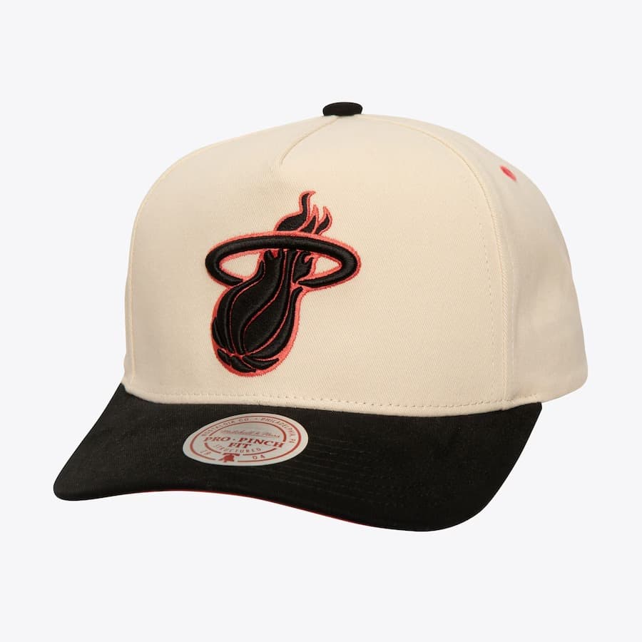 bejsbolka-mitchell-ness-cream-miami-heat-overspray-pro-crown-snapback-hat