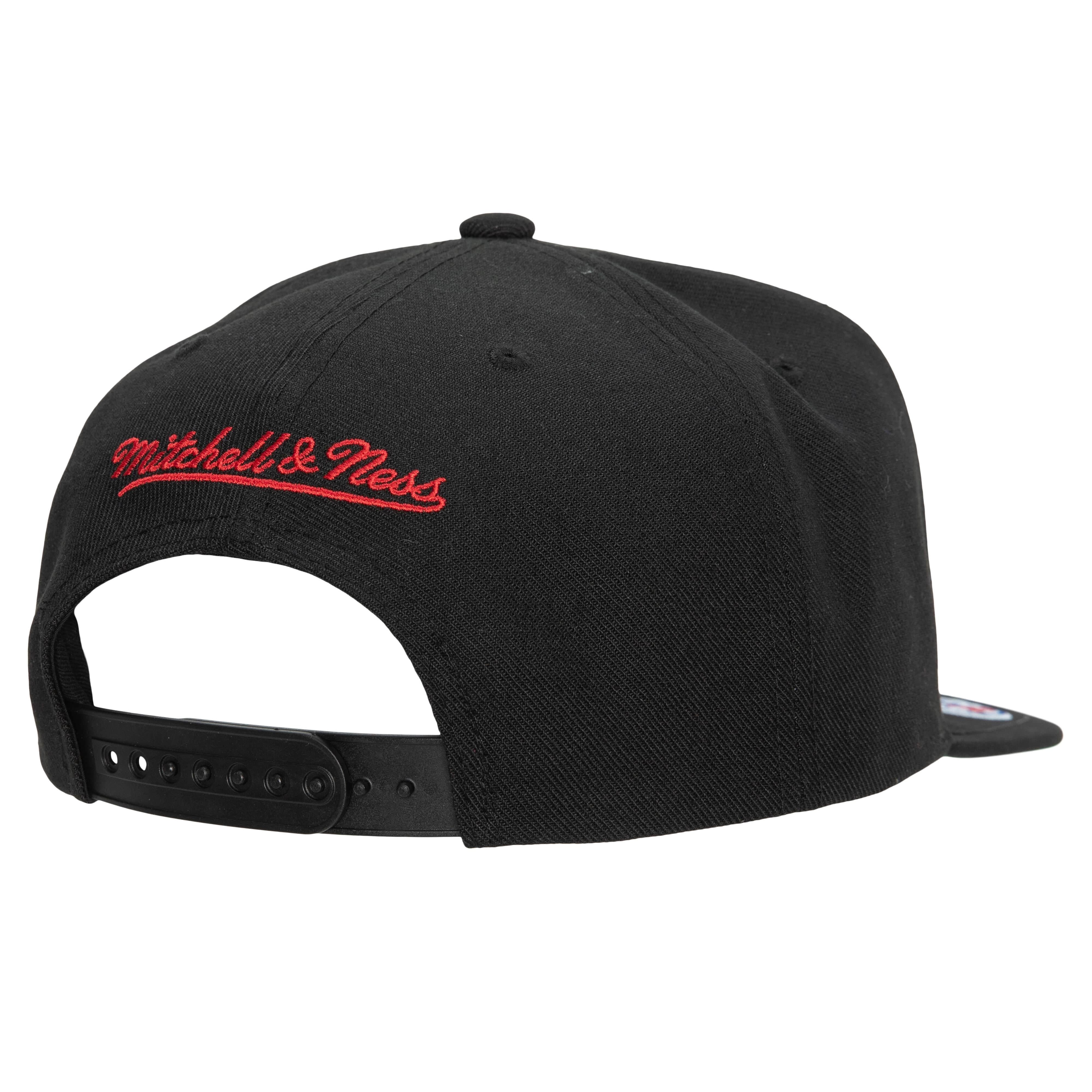Бейсболка Mitchell & Ness Front Loaded Snapback Philadelphia 76ers