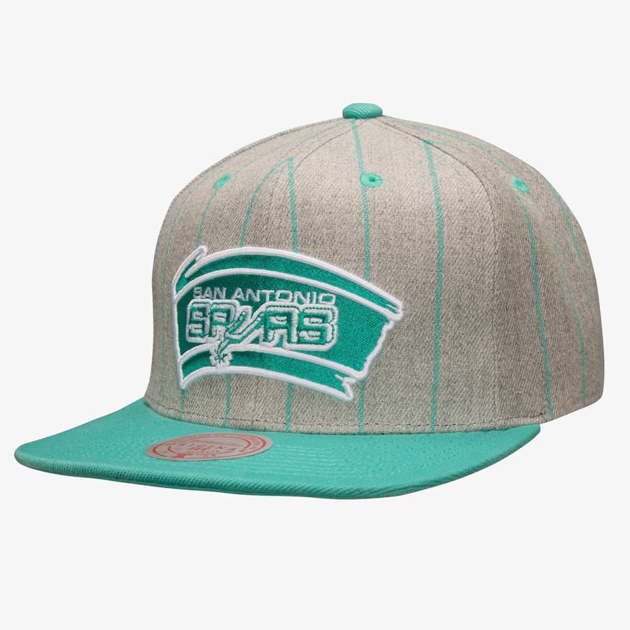 bejsbolka-mitchell-ness-gray-san-antonio-spurs-hardwood-classics-pin-pop-snapback-hat