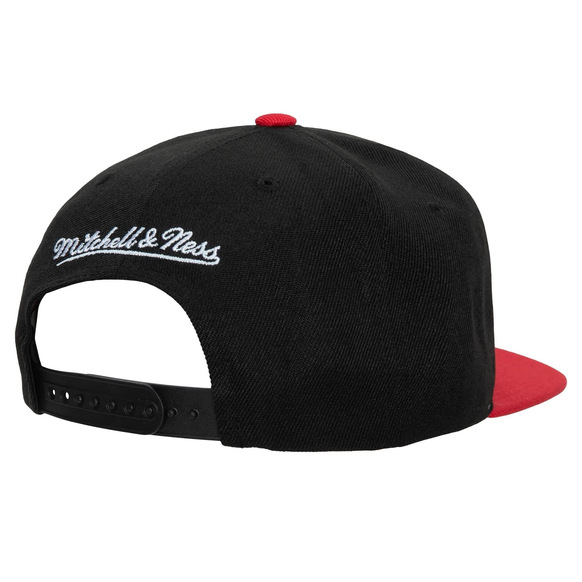 Бейсболка Mitchell & Ness Low Big Face Snapback HWC Philadelphia 76ers