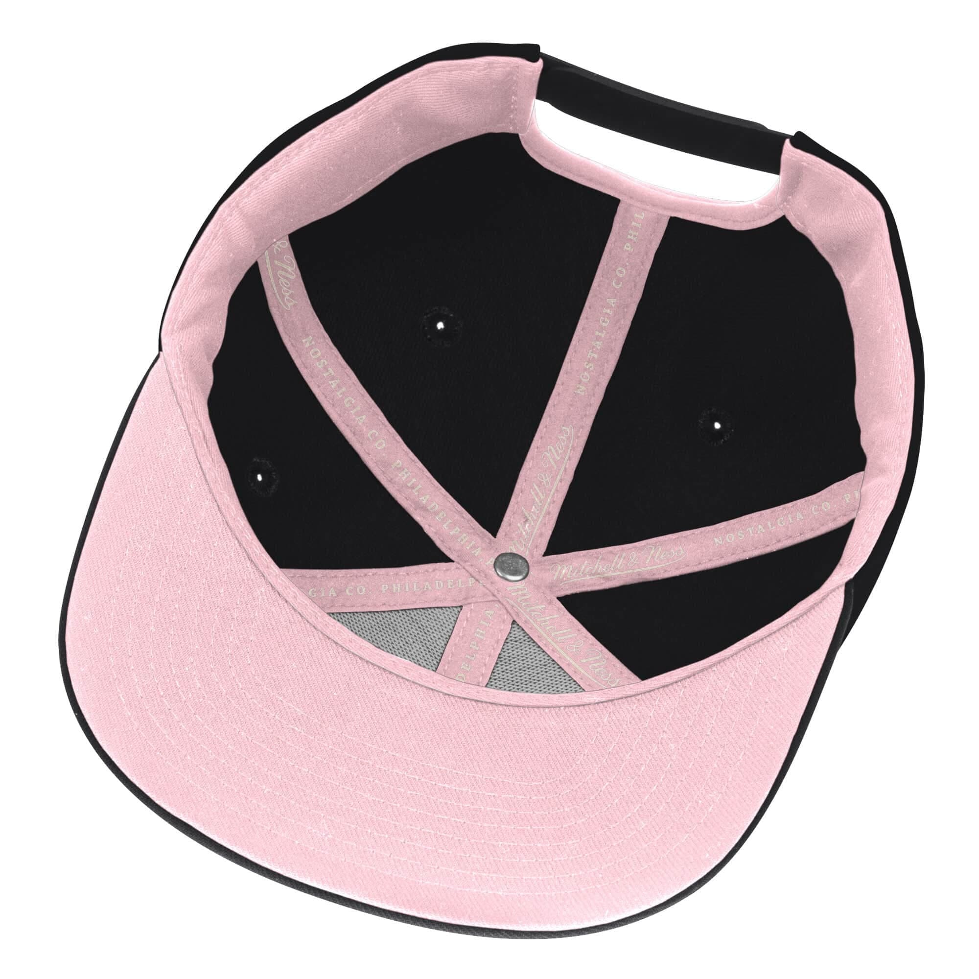Бейсболка Mitchell & Ness Pink Under Script Snapback HWC Philadelphia 76ers