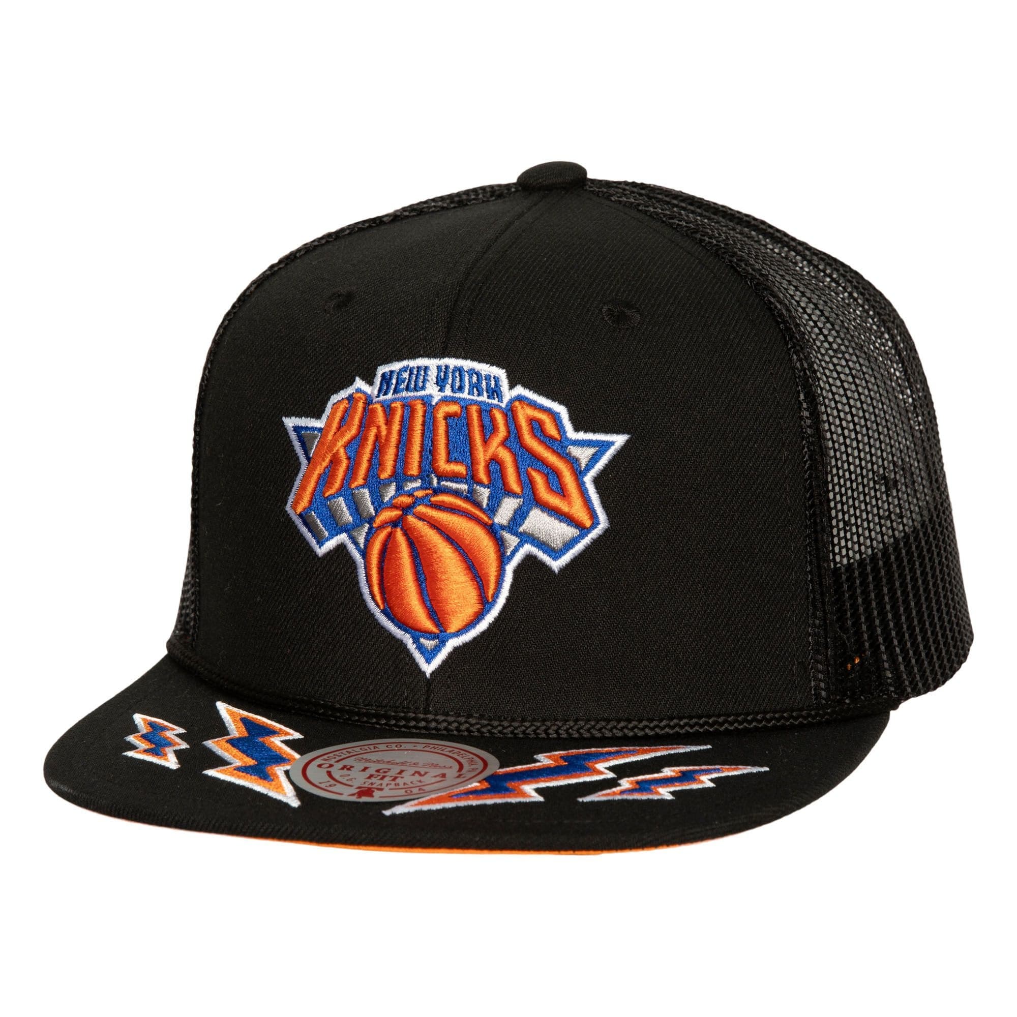 bejsbolka-mitchell-ness-recharge-trucker-new-york-knicks