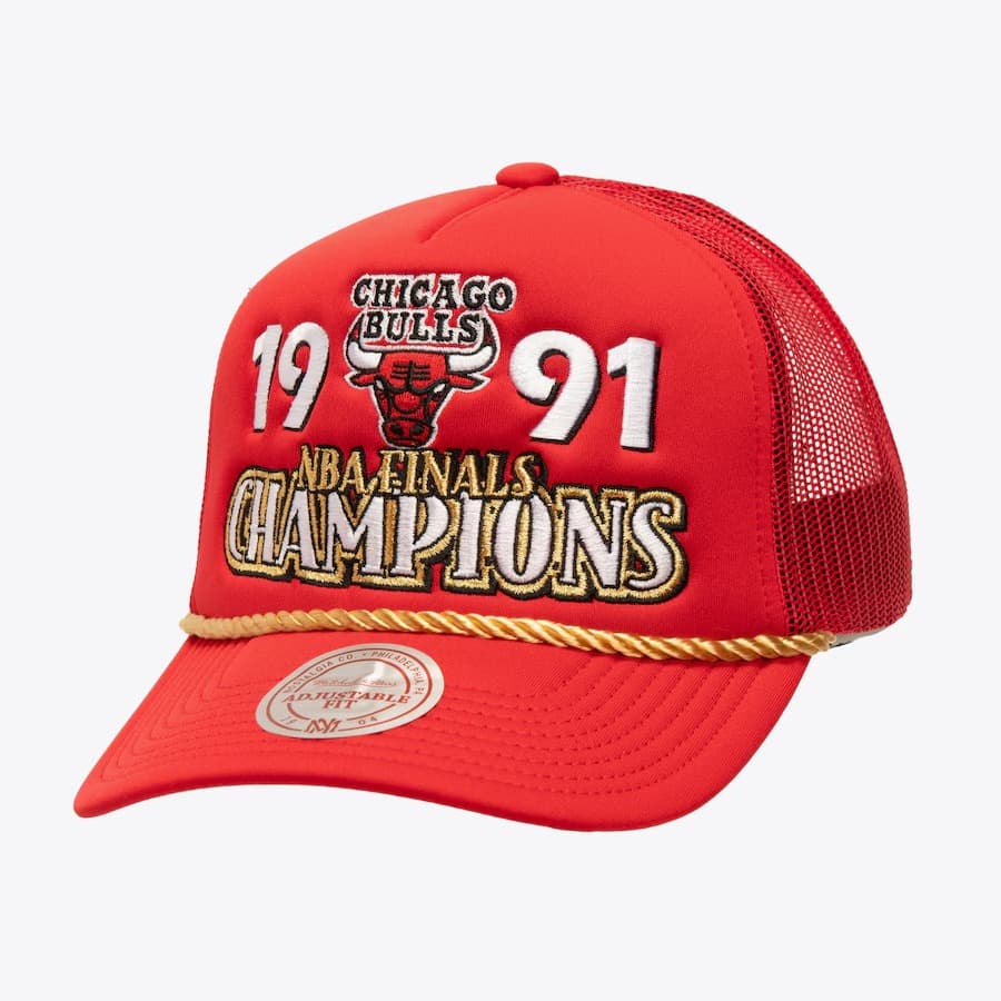 bejsbolka-mitchell-ness-red-chicago-bulls-golden-champs-trucker-snapback-hat