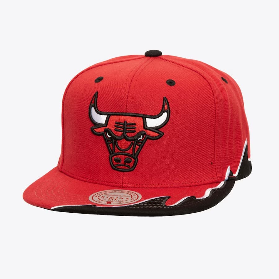 bejsbolka-mitchell-ness-red-chicago-bulls-rising-tide-og-snapback-hat