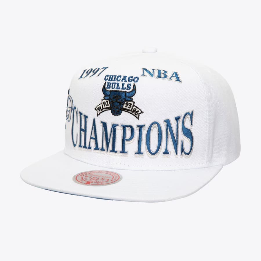 bejsbolka-mitchell-ness-white-chicago-bulls-1997-nba-finals-champions-flipside-og-snapback-hat