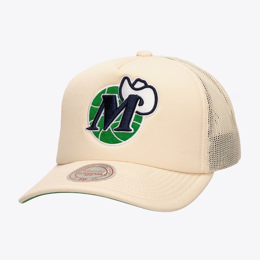 bejsbolka-mitchell-ness-white-dallas-mavericks-hardwood-classics-evergreen-trucker-hat