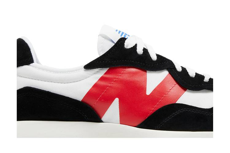 Кроссовки New Balance 327 'Black White Red'