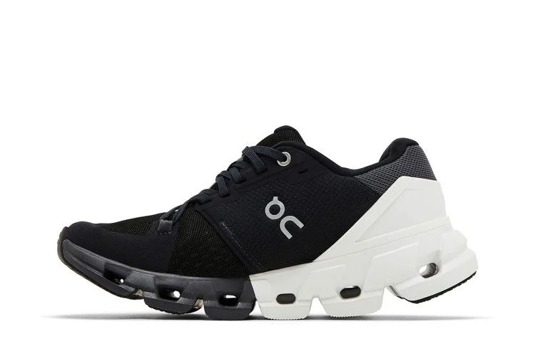 Кроссовки ON Wmns Cloudflyer 4 'Black White'
