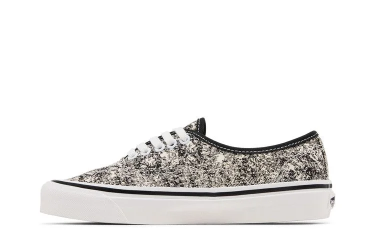 Krossovki-Vans-Authentic-44-DX-Anaheim-Factory-OG-Acid-Wash-White-2
