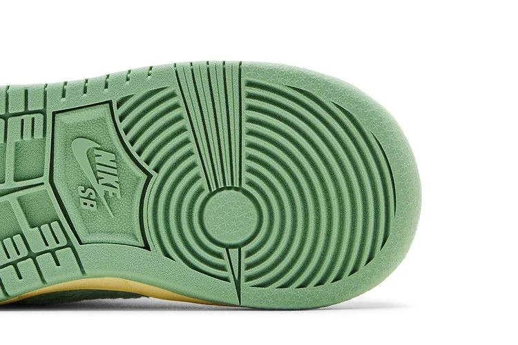 Кроссовки Verdy x Nike Dunk Low SB TD 'Visty'