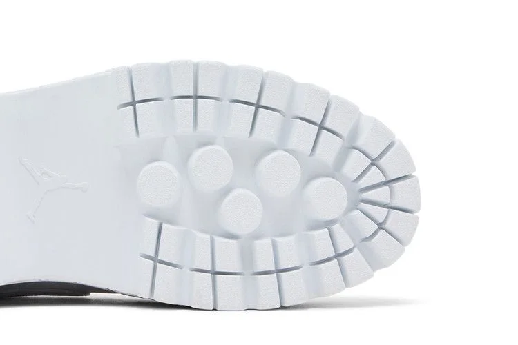 Кроссовки Wmns Air Jordan 1 High Brooklyn 'Triple White'