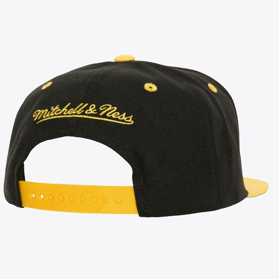 Бейсболка Mitchell & Ness Black Boston Bruins Buzz Vintage Snapback Hat