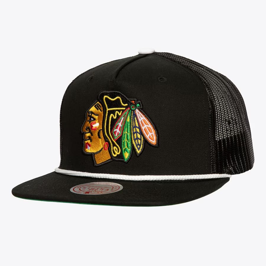 bejsbolka-mitchell-ness-black-chicago-blackhawks-roper-trucker-adjustable-hat