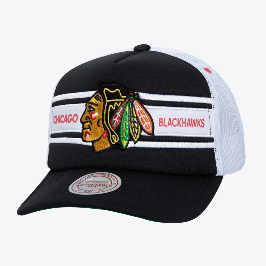 bejsbolka-mitchell-ness-black-chicago-blackhawks-sideline-trucker-snapback-hat