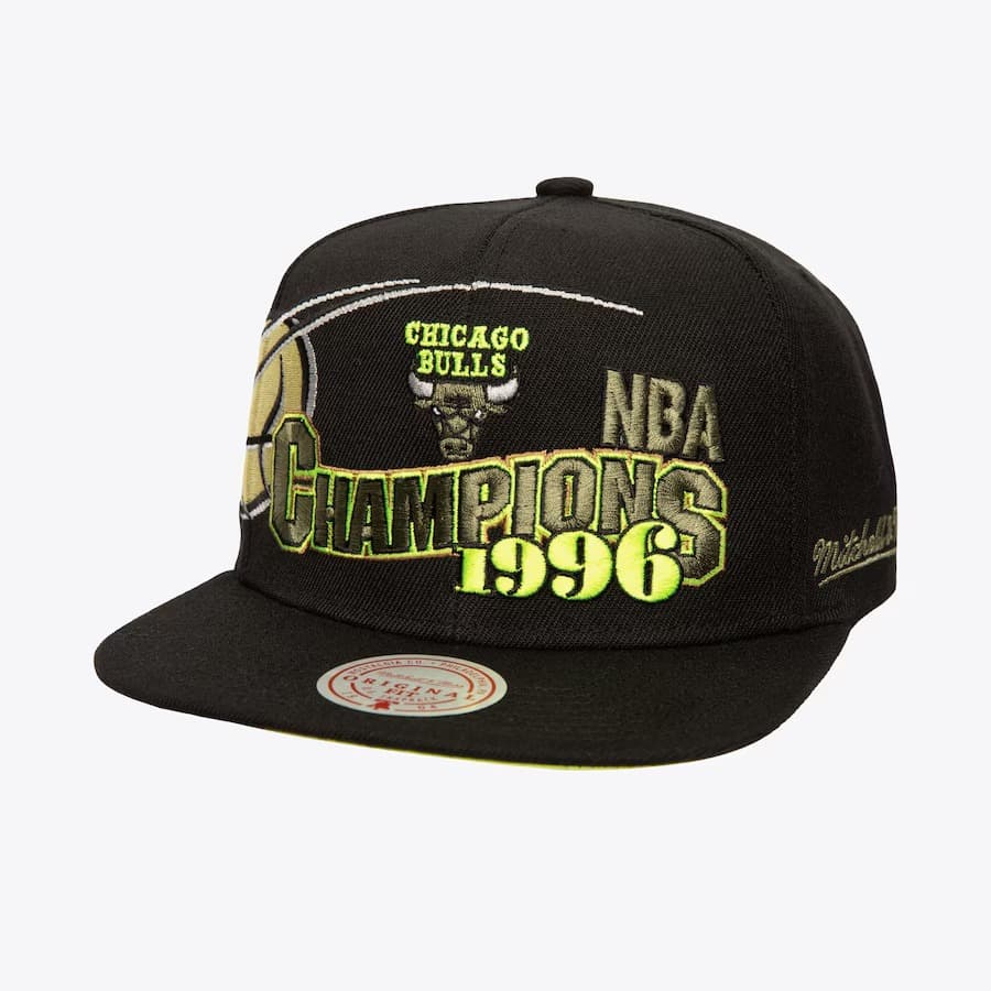 bejsbolka-mitchell-ness-black-chicago-bulls-1996-nba-finals-champions-flipside-og-snapback-hat