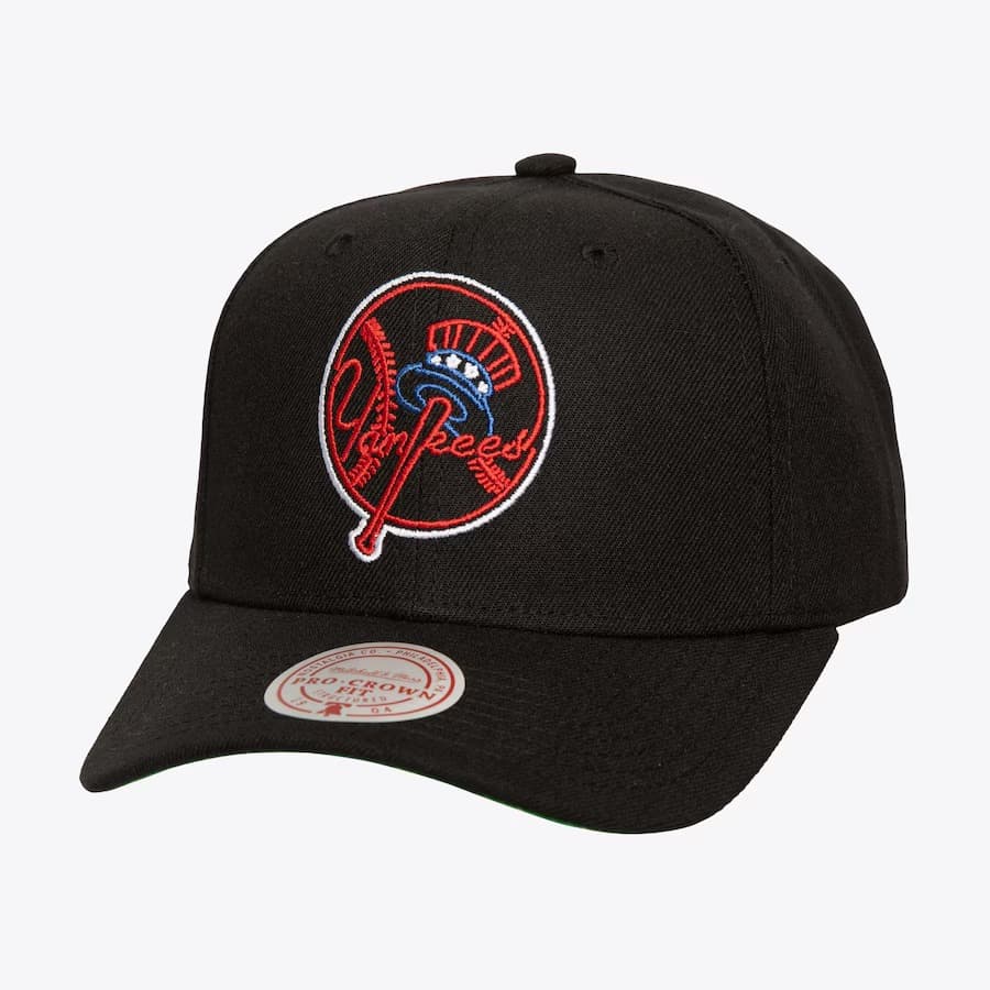 bejsbolka-mitchell-ness-black-new-york-yankees-neon-logo-pro-crown-snapback-hat