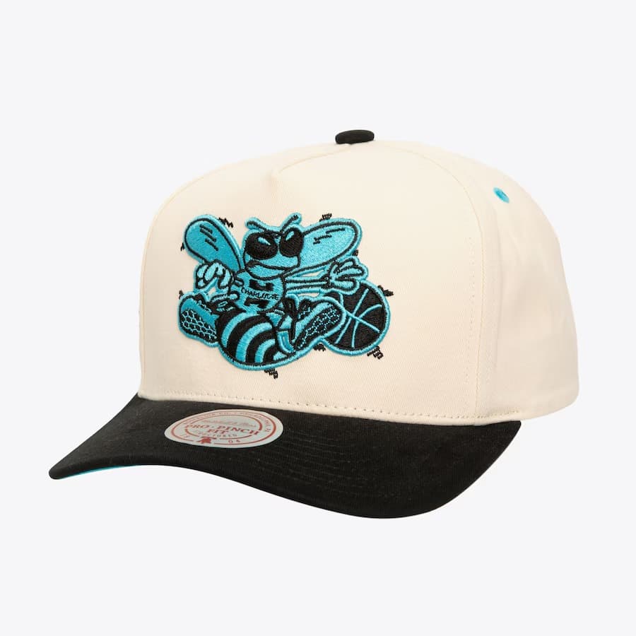 bejsbolka-mitchell-ness-cream-charlotte-hornets-hardwood-classics-overspray-pro-crown-snapback-hat