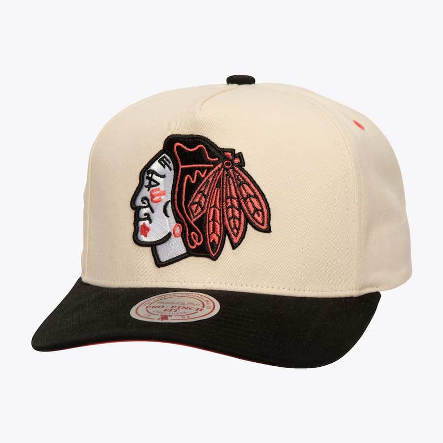 bejsbolka-mitchell-ness-cream-chicago-blackhawks-overspray-pro-crown-snapback-hat