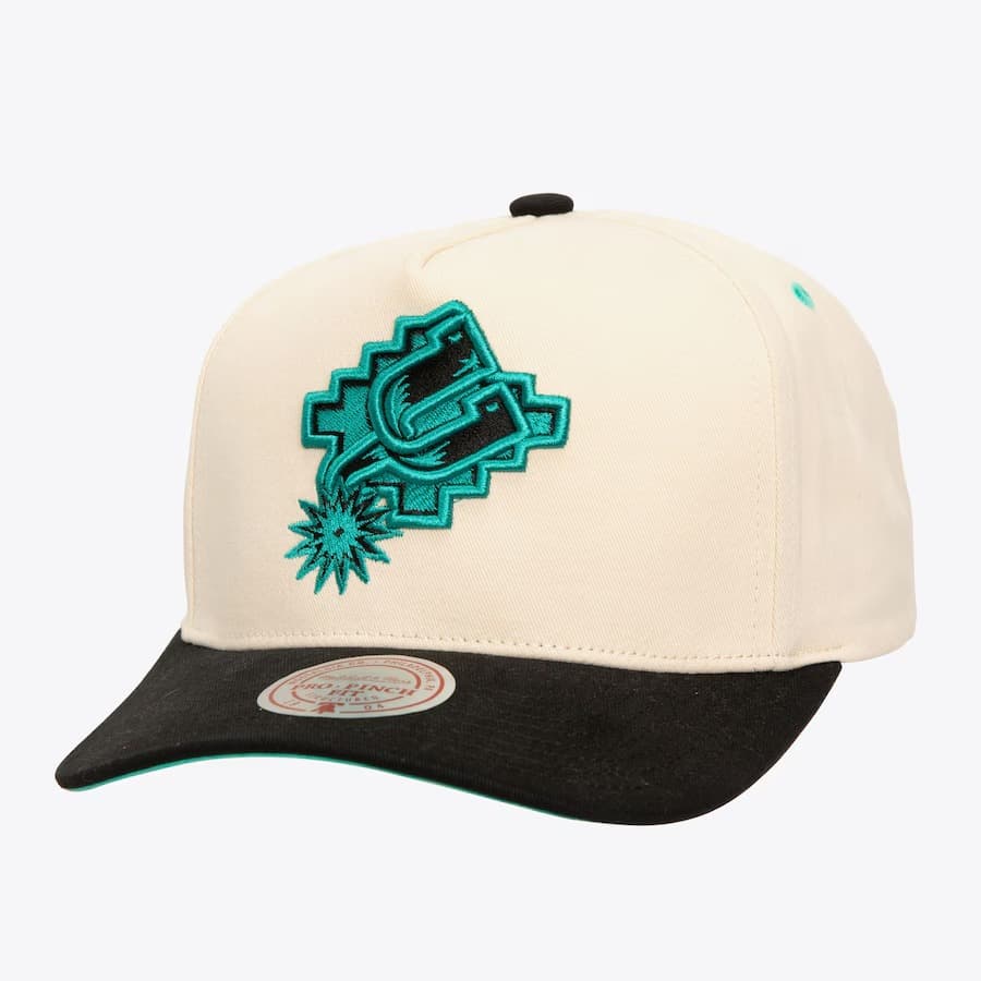 bejsbolka-mitchell-ness-cream-san-antonio-spurs-hardwood-classics-overspray-pro-crown-snapback-hat