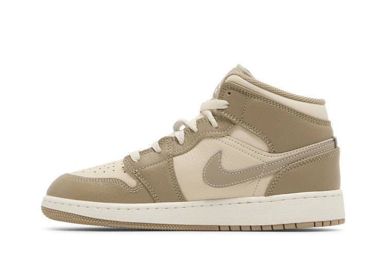 Кроссовки Air Jordan Retro 1 Mid GS 'Legend Light Brown'
