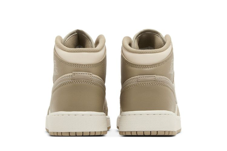 Кроссовки Air Jordan Retro 1 Mid GS 'Legend Light Brown'