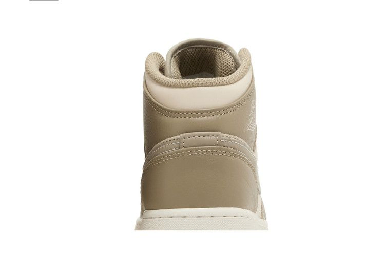 Кроссовки Air Jordan Retro 1 Mid GS 'Legend Light Brown'