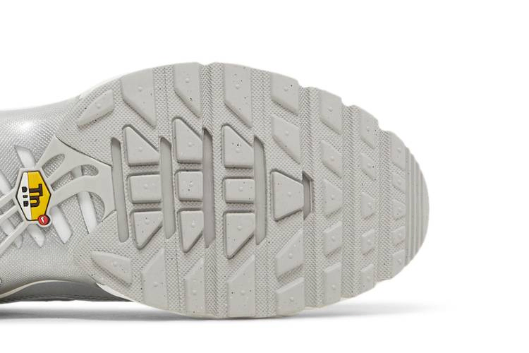 Кроссовки Nike Air Max Plus 'Metallic Silver'