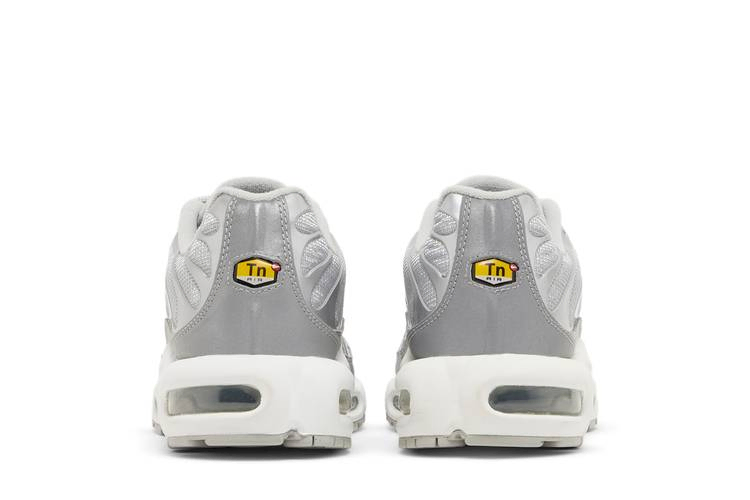 Кроссовки Nike Air Max Plus 'Metallic Silver'