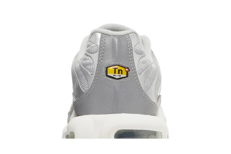 Кроссовки Nike Air Max Plus 'Metallic Silver'