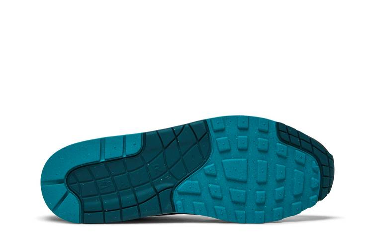 Кроссовки Nike LeBron James x Liverpool F.C. x Air Max 1 'Third Kit'