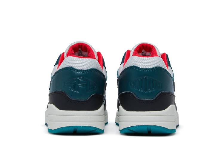 Кроссовки Nike LeBron James x Liverpool F.C. x Air Max 1 'Third Kit'