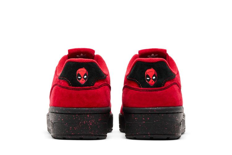 Кроссовки adidas Marvel x Rivalry Low 'Deadpool'
