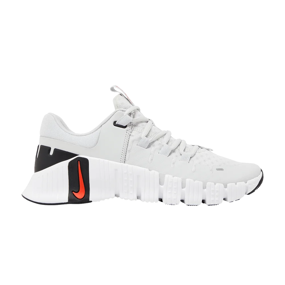 Кроссовки Nike Wmns Free Metcon 5 'Photon Dust Picante Red'