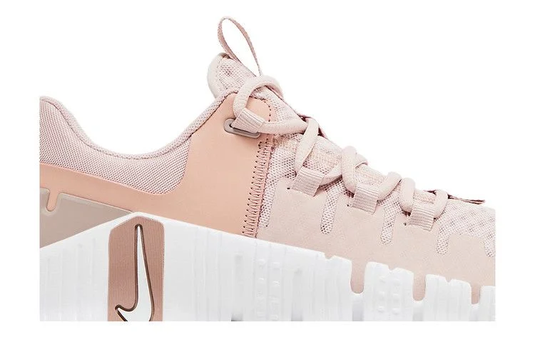 Кроссовки Nike Wmns Free Metcon 5 'Pink Oxford'