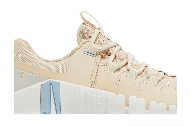 Кроссовки Nike Wmns Free Metcon 5 'Sanddrift'