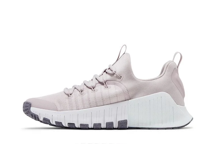 Кроссовки Nike Wmns Free Metcon 6 'Platinum Violet'
