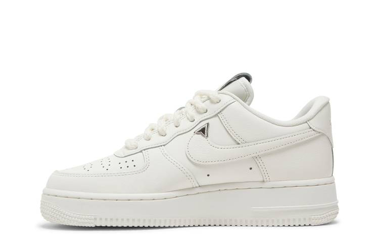 Кроссовки Nike Wmns Air Force 1 '07 LV8 'Needlework'