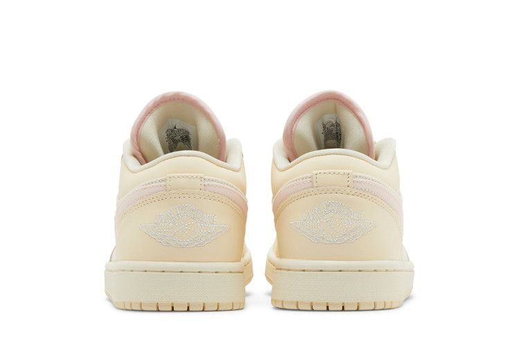Кроссовки Wmns Air Jordan 1 Low SE 'Muslin Legend Pink'