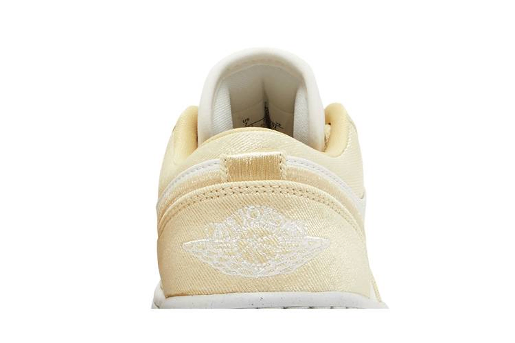 Кроссовки Wmns Air Jordan 1 Low SE 'Team Gold'