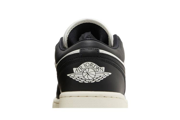 Кроссовки Wmns Air Jordan 1 Low SE 'Vintage Panda'