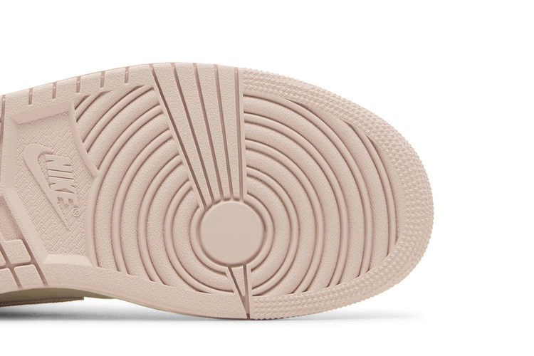 Кроссовки Wmns Air Jordan 1 Mid SE 'Seersucker'