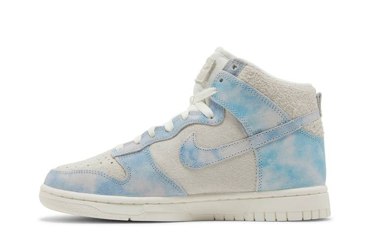 Кроссовки Nike Wmns Dunk High SE 'Clouds'