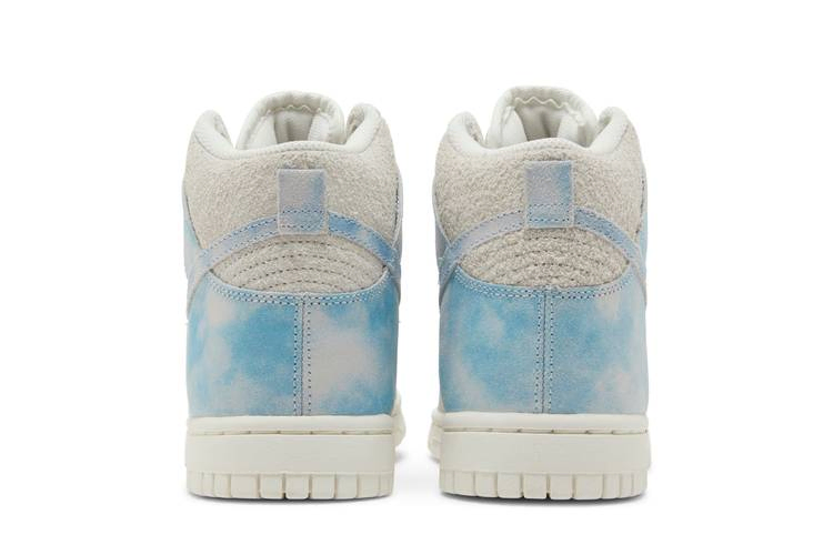 Кроссовки Nike Wmns Dunk High SE 'Clouds'