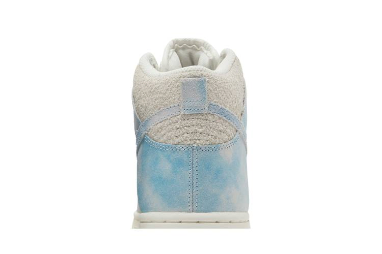 Кроссовки Nike Wmns Dunk High SE 'Clouds'