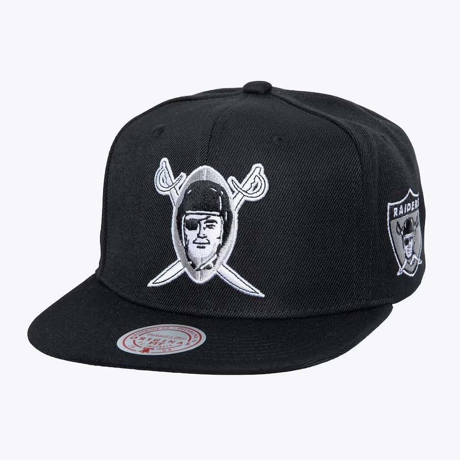 bejsbolka-mitchell-ness-black-oakland-raiders-triple-play-snapback-hat