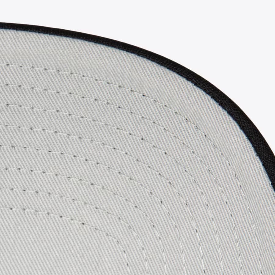 Бейсболка Mitchell & Ness Black Washington Capitals Vintage Script Trucker Adjustable Hat