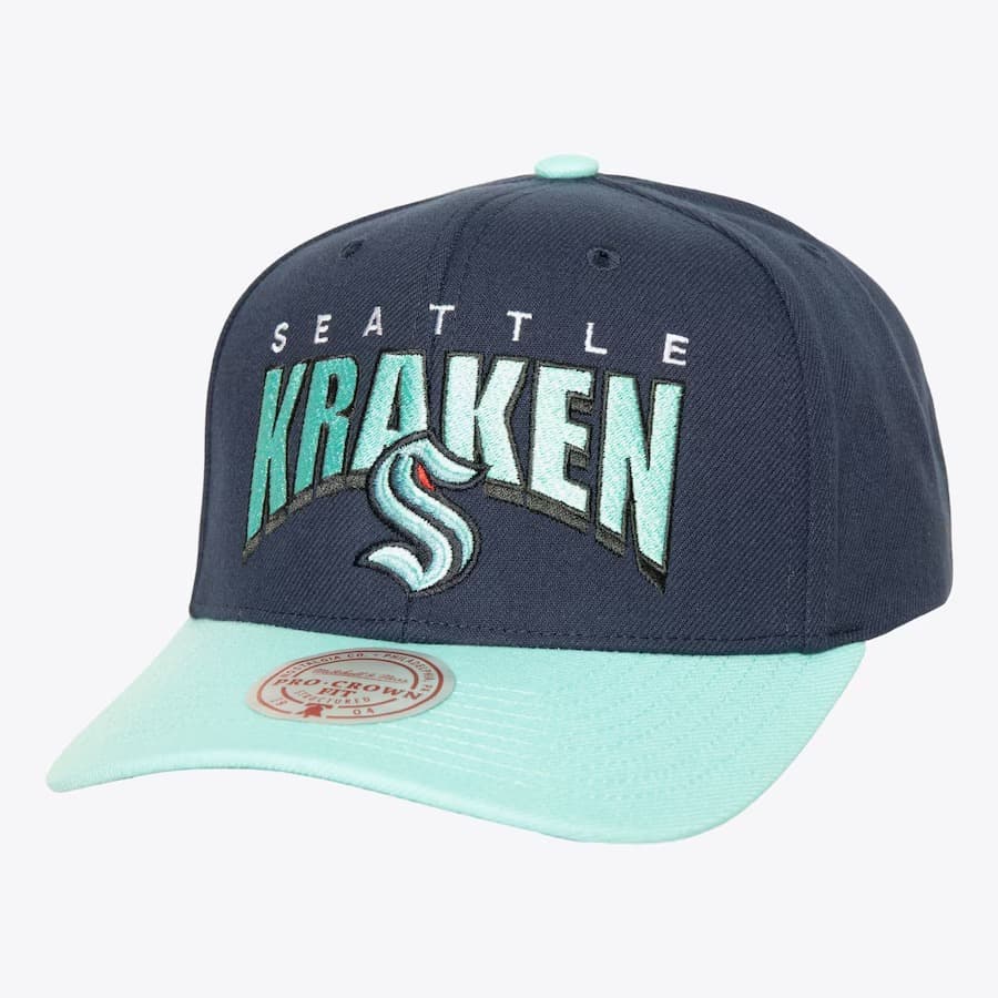 bejsbolka-mitchell-ness-navy-seattle-kraken-boom-text-pro-snapback-hat